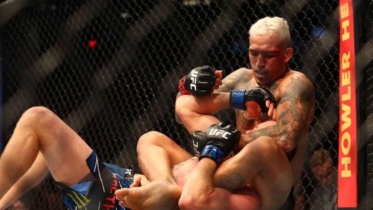 Charles Oliveira submits Justin Gaethje at UFC 274 (Combat)