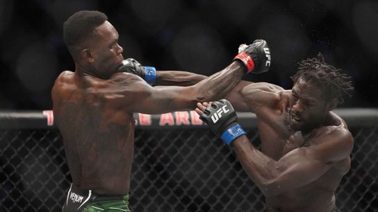 Israel Adesanya defeats Jared Cannonier to retain title (Combat)