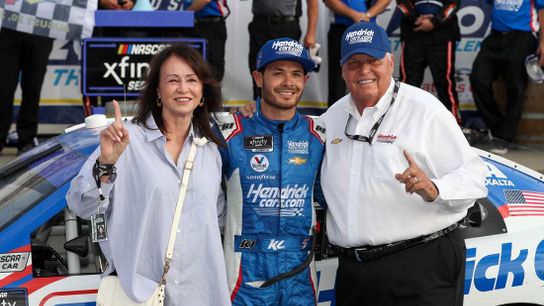 Kyle Larson repeats at Watkins Glen; Chase Elliott wins regular-season title (Auto Racing)