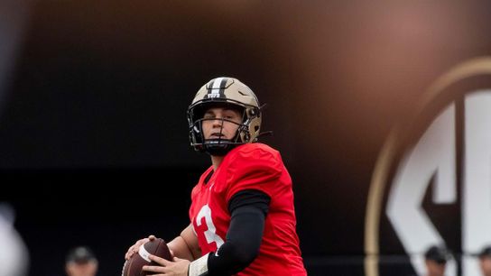 QB Mike Wright piles up yards, TDs as Vanderbilt routs Hawaii (College)