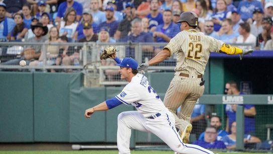 Padres' Yu Darvish holds Royals in check (MLB)