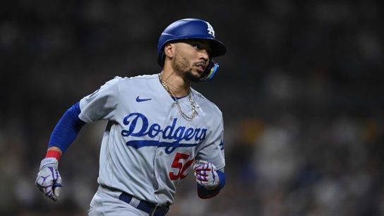 Freddie Freeman powers Dodgers past Padres, 8-4 (MLB)