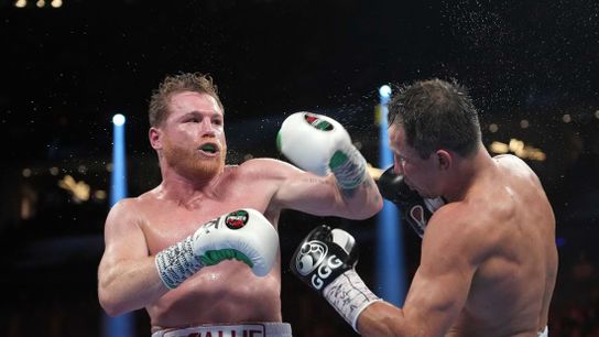 Canelo Alvarez defeats Gennady Golovkin, retains belt (Combat)