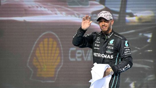 Lewis Hamilton nears new Mercedes deal amid Ferrari rumors (Auto Racing)