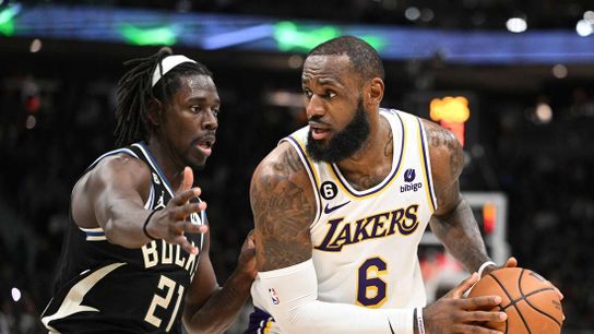 With streaking Bucks in town, Lakers re-shift focus (NBA)