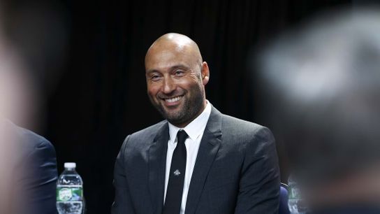 Yankees icon Derek Jeter joins FOX broadcasting team (MLB)