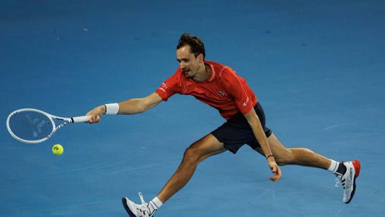 Daniil Medvedev snaps Novak Djokovic's 20-match win streak (Tennis)