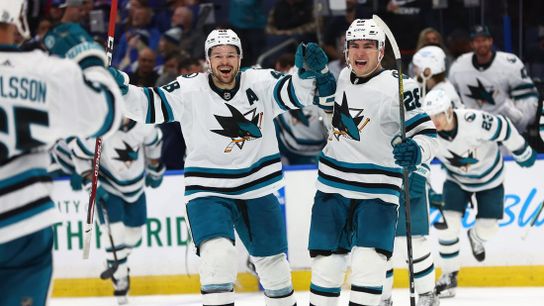 NHL roundup: Sharks end Lightning's record home win streak (NHL)