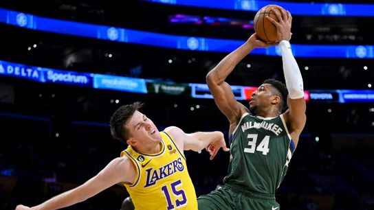 NBA roundup: Bucks win ninth straight as Lakers rest LeBron James (NBA)