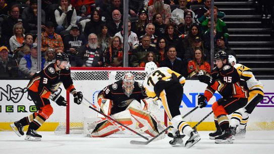 Evgeni Malkin earns milestone point as Penguins roll over Ducks (NHL)