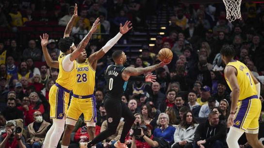Damian Lillard scores 40 as Blazers blitz Lakers (NBA)