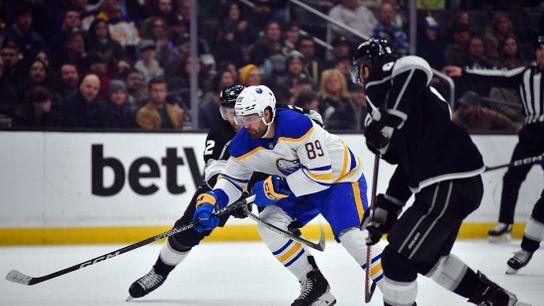 Surging Kings cruise past slumping Sabres (NHL)