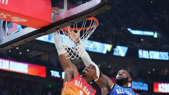 LeBron James hurts right hand in All-Star Game (NBA)
