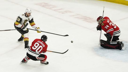 Tyler Johnson's late heroics lift Blackhawks past Knights (NHL)