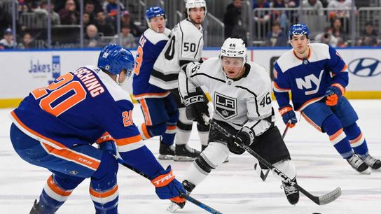 Kings score three goals in second period to beat Isles (NHL)