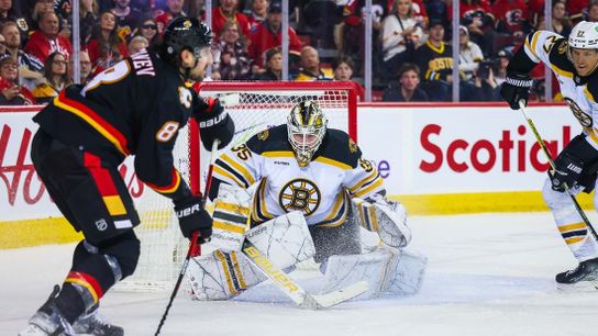 NHL roundup: Linus Ullmark's record night lifts Bruins (NHL)