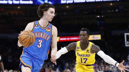 Missing two superstars, Lakers get past Thunder (NBA)