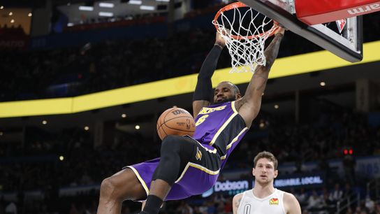 Lakers face Thunder as LeBron closes in on scoring record (NBA)