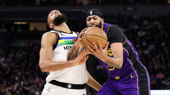 Davis powers Lakers to victory over Wolves in Minnesota (NBA)