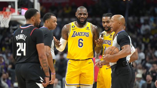 Lakers lose to Clippers in bid for 6th seed (Featured)