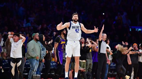 NBA roundup: 3-pointer at buzzer pushes Mavs past Lakers (NBA)