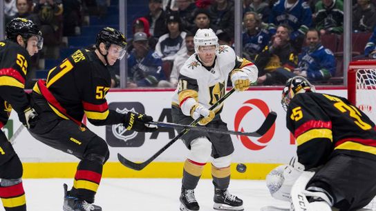 Knights take advantage of miscues to clip Canucks (NHL)