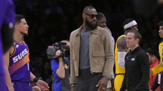 LeBron James says no target date for his return (NBA)