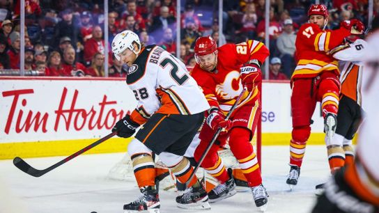 Michael Stone's late goal pushes Flames past Ducks (NHL)
