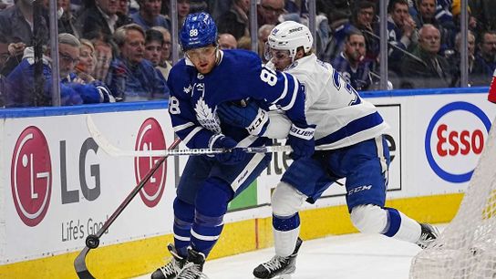 NHL roundup: Lightning rout Leafs in Game 1 (NHL)