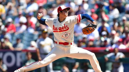 Angels' Shohei Ohtani dominates at plate, on mound to beat A's (MLB)