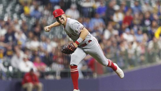 Angels SS Zach Neto (finger) exits game (MLB)