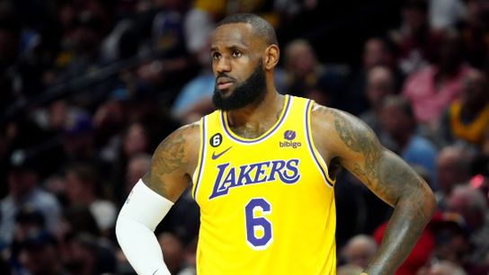 Report: LeBron James played with torn tendon in foot (NBA)