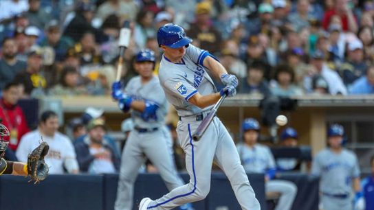 After 5-run second inning, Royals hang on vs. Padres (MLB)
