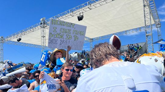 Chargers QB Justin Herbert can now 'just play football' after big extension (News)