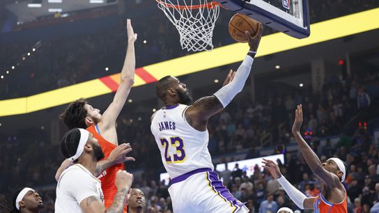 Lakers break four-game losing streak with dominant win over the Thunder (NBA)