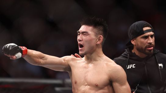 Yadong registers 5th-round TKO victory over Simon (Combat)