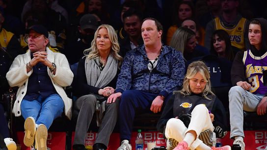 Lakers owner Jeanie Buss marries comedian Jay Mohr (NBA)