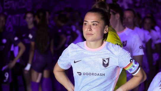 Ali Riley and Alex Morgan invite Taylor Swift to an NWSL game (NWSL)