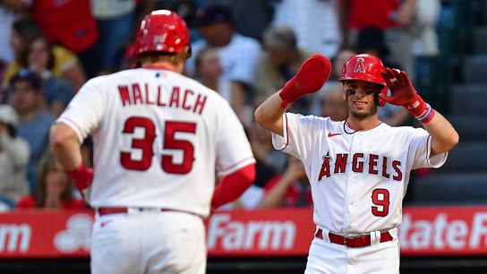 Zach Neto dominates in home debut (MLB)