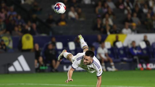 Supporter groups return, Galaxy draw with Sporting KC (News)