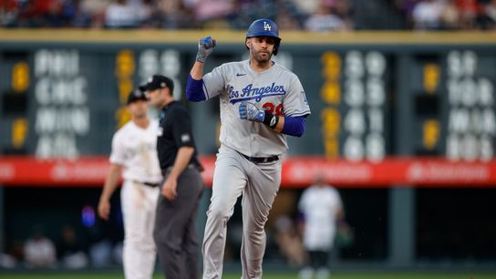 Martinez crushes, pitching dominates as Dodgers win 5-0 (MLB)