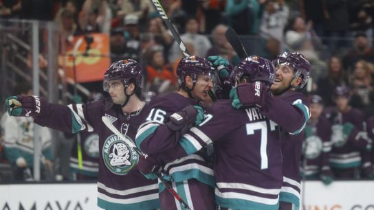 Ducks split opening weekend against Golden Knights and Hurricanes (News)