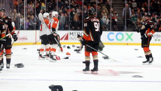 Ducks can’t keep up with Flyers despite Carlsson's hat trick (News)