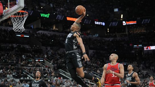 Victor Wembanyama, Spurs beat Clippers, 122-86 taken in San Antonio (Los Angeles Clippers)