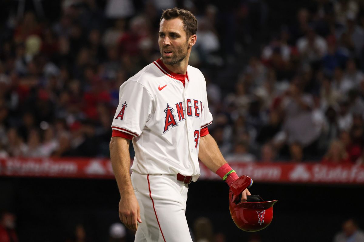 Los Angeles Angels outfielder Chris Taylor (33) walks back to the dugout during the MLB game against the New York Yankees Wednesday May 28th, 2025 at Angel's Stadium in Anaheim, Calif.