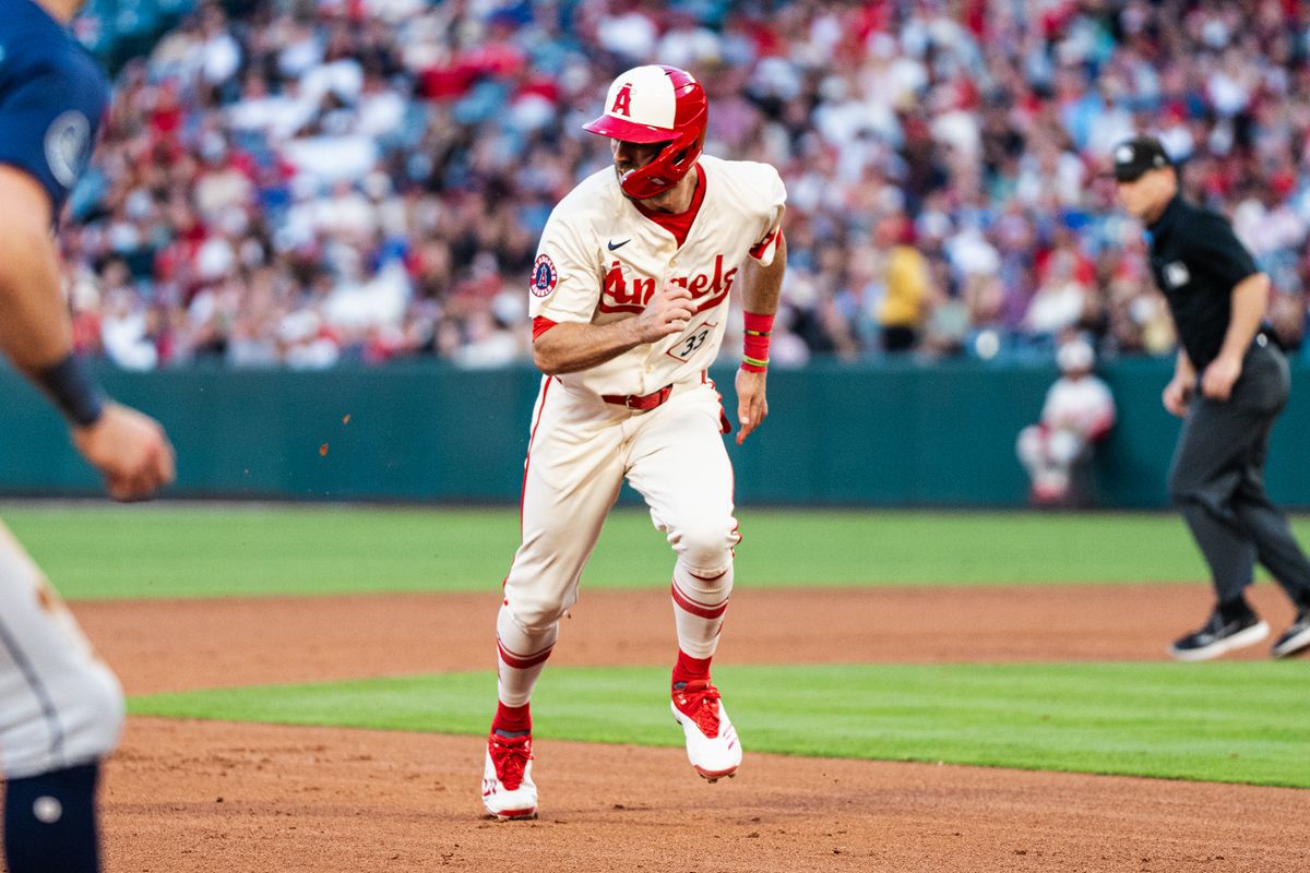 Los Angeles Angels OF Chris Taylor (33) runs to third base after his teammate hits a grounder during a game against the Seattle Mariners Saturday June 7th, 2025 at Angel's Stadium in Anaheim, Calif.
