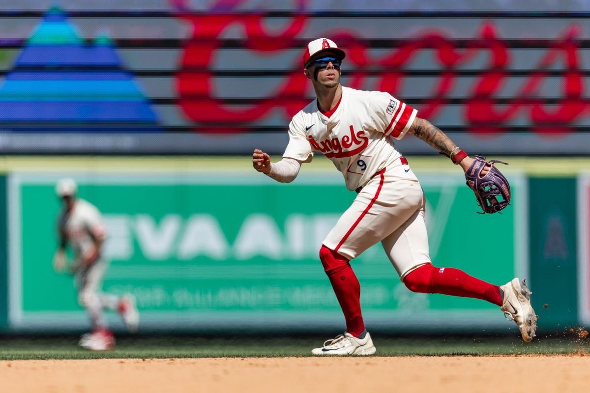 Los Angeles Angels shortstop Zach Neto (9) sprints to make a catch during the game against the Seattle Mariners on Saturday, June 7, 2025, at Angel Stadium in Anaheim, CA.