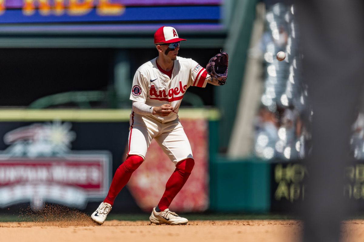 Los Angeles Angels shortstop Zach Neto (9) fields a hit during the game against the Seattle Mariners on Saturday, June 7, 2025, at Angel Stadium in Anaheim, CA.