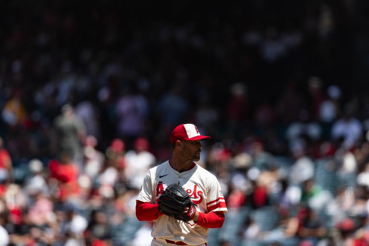 Los Angeles Angels pitcher Hunter Strickland (60) delivers a pitch in front of a packed crowd during the game against the Seattle Mariners on Saturday, June 7, 2025, at Angel Stadium in Anaheim, CA.