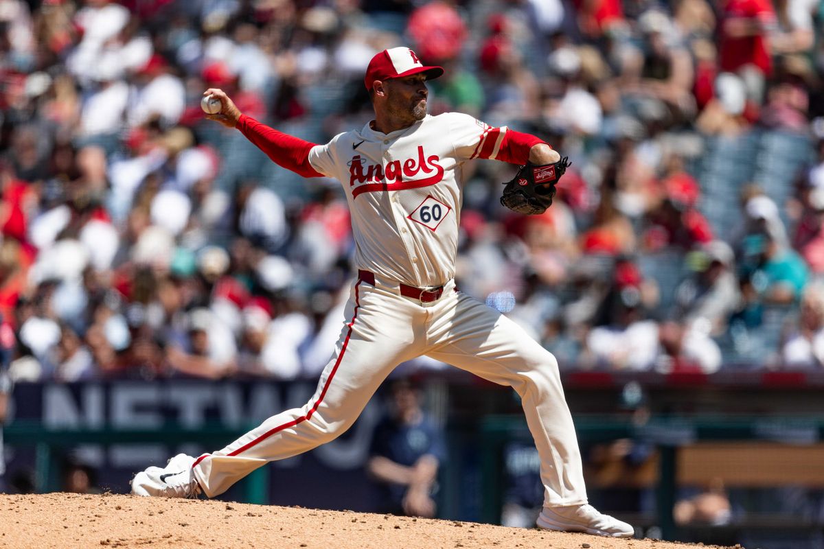 Los Angeles Angels pitcher Hunter Strickland (60) pitches during the game against the Seattle Mariners on Saturday, June 7, 2025, at Angel Stadium in Anaheim, CA.